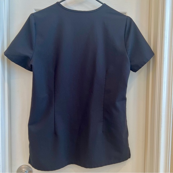 Women’s Figs Casma Scrub Top - Picture 2 of 6